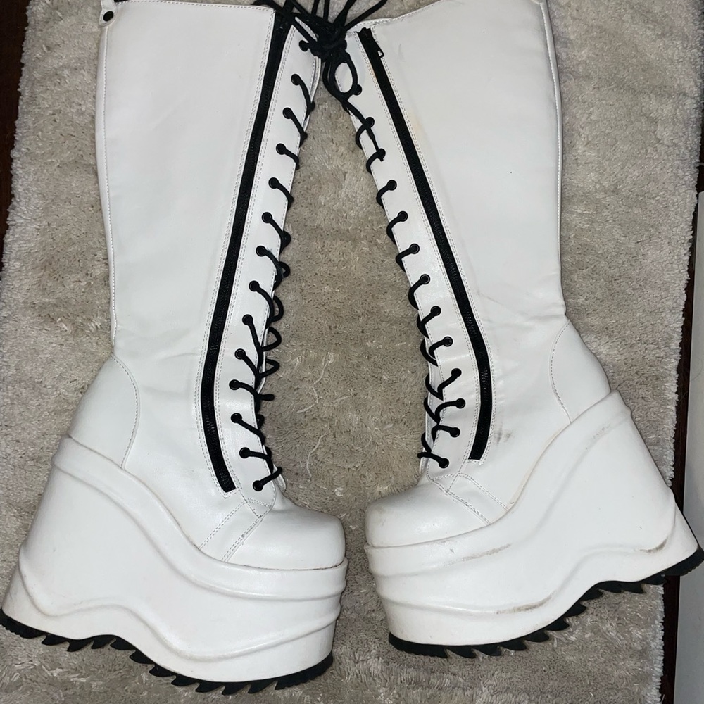 Wave 200 white demonias